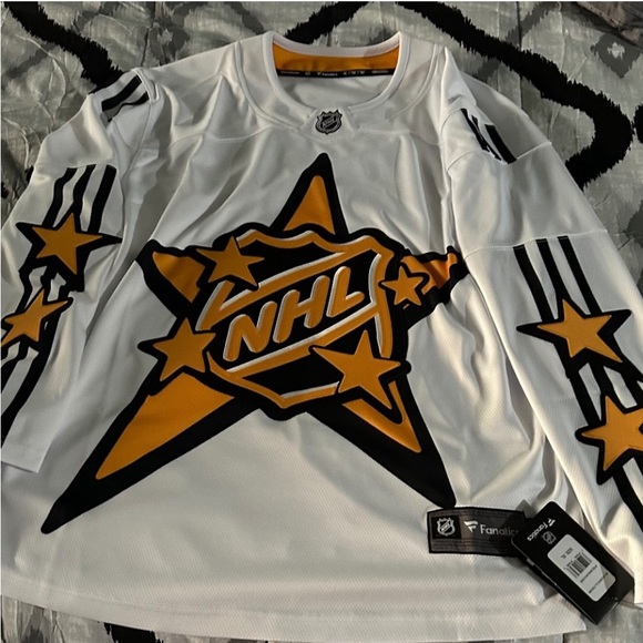 NHL 2024 ALL STAR JERSEY MENS XL - Picture 3 of 4